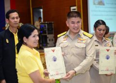 “ธรรมนัส” ลงพื้นที่ติดตามความคืบหน้าการจัดที่ดินทำกินให้เกษตรกร จังหวัดสุราษฎร์ธานี พร้อมมอบเอกสารสิทธิ์ ส.ป.ก. 4-01 แก่เกษตรกร 350 ราย