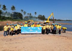 นายอำเภอบางสะพานน้อยนำจิตอาสาทำความดีรักษาความสะอาดชายหาด ฝั่งแดง พัฒนาภาพลักษณ์การท่องเที่ยว-ลดอัตราการเสียชีวิตสัตว์ทะเล