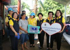 ผู้ว่าฯแพร่  รุดเยี่ยม หลังมีพายุฝนฟ้าคะนองซัดบ้านเรือนเสียหายกว่า30หลังคา ที่บ้านดอนแก้ว