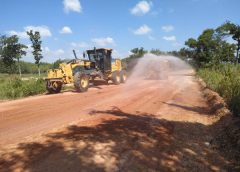 รองนายก อบจ.มุกดาหาร ลุยงานเร่งซ่อมแซมถนน