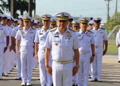 ผู้บัญชาการทัพเรือภาคที่ 1 กำลังพลแถวฟังสารจากผู้บัญชาการทหารเรือ และเข้าร่วมกิจกรรมเนื่องในวันกองทัพเรือ ประจำปี 2562