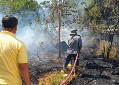 ทำเอาวุ่น!ชาวบ้านแอบเผาหญ้าแห้ง  เทศบาลระดมรถดับเพลิงอลหม่าน