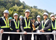 “เฉลิมชัย” จ่อยกเลิกสัญญาขุดเจาะอุโมงค์ส่งน้ำแม่กวง แม่งัด จ.เชียงใหม่ หลังตรวจพบช้ากว่าแผนถึง 58%  สั่งกรมชลฯตั้งคก.ติดตามเร่งรัดงานทุกระยะ เตือนอย่าให้เสียหายกับประชาชนและเงินหลวง พร้อมแก้วิกฤติแล้งลุ่มเจ้าพระยา วางเป้าผันน้ำภาคตะวันตกมาช่วย2พันล้านลบ.ม.