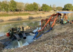 กรมชลฯวอนเกษตรกร อย่ากักตุนน้ำ ไม่พอดันน้ำทะเล ปรับแผนเพิ่มระบายจากลุ่มน้ำแม่กลอง ช่วยเจ้าพระยา-ท่าจีน ลำเลียงน้ำดันน้ำเค็ม รวมถึงทุ่มสรรพกำลังศูนย์อำนวยการเฉพาะกิจส่วนหน้า ให้ความช่วยเหลือผู้ที่ได้รับผลกระทบจากภัยแล้ง ทุกพื้นที่