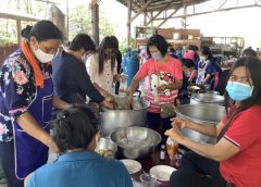 “รมช. ประภัตร” เปิดบ้านทรงไทย จ.สุพรรณบุรี เป็นโรงทาน​ ทำอาหารฟรี! แจกพี่น้องประชาชนในพื้นที่และประชาชนทั่วไป กว่า 5,000 ชุดต่อวัน
