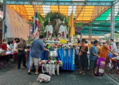 วัดป้อมวิเชียรโชติการาม (พระอารามหลวง)  จัดพิธีตักบาตรเทโวโรหณะ ในวันออกพรรษา