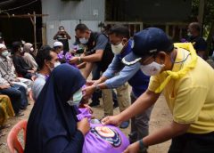 มูลนิธิเพื่อนพึ่ง(ภาฯ)พระราชทานถุงยังชีพผู้ประสบอุทกภัยที่นราธิวาส