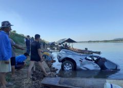 ทหารพราน ร่วม ตำรวจ ฝ่ายปกครอง  กู้รถจมแม่น้ำโขง พบสภาพพังเสียหาย คาดเป็นของขบวนการค้ารถข้ามชาติ เกิดอุบัติเหตุขณะลำเลียงส่งขายยังประเทศเพื่อนบ้าน เร่งสอบสวนขยายผล