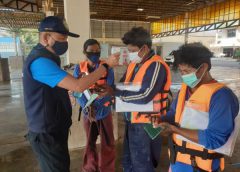 จว.สมุทรสาคร เดินหน้าตรวจเรือประมง เน้นมาตรการเฝ้าระวังการกระทำผิดกฎหมายและป้องกัน COVID-19 ในกลุ่มชาวประมง