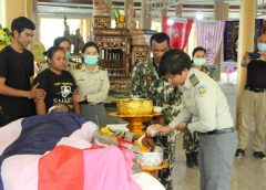 อุทยานแห่งชาติกุยบุรี ให้ความช่วยเหลือในการจัดพิธีงานศพ จนท.ที่ถูกช้างป่าทำร้ายเสียชีวิต อย่างสมเกียรติ