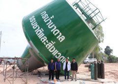 ผู้อำนวยการสำนักบริหารกลาง กรมทรัพยากรน้ำบาดาล ติดตามการก่อสร้างโครงการศึกษาพัฒนาแหล่งน้ำบาดาลและการส่งน้ำระยะไกล  ขนาดใหญ่เพื่อแก้ไขปัญหาการขาดแคลนน้ำวิกฤตภัยแล้ง อำเภอศรีสมเด็จ