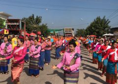 ชาวอำเภอหนองบัวระเหว ร่วมแต่งชุดไทยรำถวาย เจ้าพ่อหลวงอภัย เจ้าแม่อรพิม อย่างคึกคัก