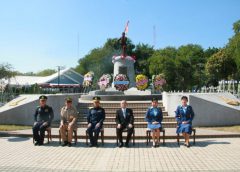 ผบ.ทอ.วางพวงมาลาหน้าอนุสาวรีย์วีรชน 8 ธันวาคม 2484 สมัยสงครามมหาเอเชียบูรพา ที่กองบิน 5 จังหวัดประจวบฯ