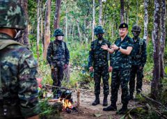 พล.ร.3 โดย ผบ.ร.3 พัน.3 ร่วมทุกข์ร่วมสุขในการฝึกเดินทางไกล พักแรมและดำรงชีพในป่า เปรียบเสมือนพี่ที่คอยแนะนำน้องๆในรั้วของมหาวิทยาลัยลูกผู้ชายกองทัพบก