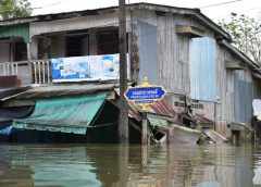 น้ำท่วมโก-ลก ยังวิกฤติชาวบ้านกว่า200ยังใช้ชีวิตที่ศูนย์อพยพ