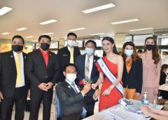 สภากาชาดไทย ออกหน่วยรับบริจาคโลหิต สำรองเทศกาลสงกรานต์ 64 ณ สำนักงานอัยการสูงสุด โดยมี “น้องเบล อะราเบล่า” รองอันดับ 1 Miss Tourism World Thailand 2020 ร่วมพิธีเปิดและมอบดอกไม้เป็นกำลังใจ แด่ผู้บริจาคโลหิต