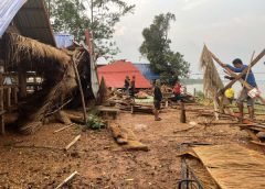 พายุถล่มซุ้มอาหารและบ้านเรือนประชาชนชาวมุกดาหารเสียหาย