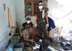 เจ้าหน้าที่จู่โจมตรวจค้นจับกุมนักค้ายาเสพติด2 รายในพื้นที่ต.เขาพระ อ.รัตภูมิ จ.สงขลา จับกุมได้1รายเป็นช่างซ่อมรถจักรยานยนต์โดยเปิดอู่บังหน้าเอกลักษณ์หัวล้านทุ่งหมาหลง  อีกรายกระโดดหนีออกจากบ้านวิ่งหลบหนีไปได้อย่างหวุดหวิดยึดทั้งยาบ้าและไอซ์