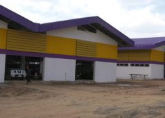 วิทยาลัยเทคโนโลยีหลวงปู่สรวงเร่งก่อสร้างโรงฝึกงานให้เสร็จทันเปิดภาคเรียน 64 ขณะที่มีนักเรียนตามแนวชายแดนไทย-กัมพูชา สมัครเข้าเรียนวิชาชีพคึกคัก ยังเปิดรับสมัครถึงวันเปิดภาคเรียนใหม่