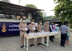 ศรชล.นำกำลังร่วมประสานงานแจกจ่ายอาหารปรุงสุกช่วยเหลือประชาชน จากผลกระทบโควิด 19