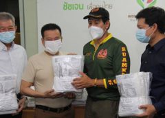“ชัช เตาปูน” มอบชุด PPE 300 ชุดให้เอกพันธ์ บันลือฤทธิ์ ลงไปช่วยเหลือประชาชนและป้องกันโควิด-19