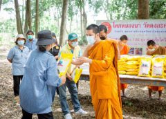 พระนักพัฒนา มอบข้าวสาร วันล่ะ 100 ถุง 13 วัน 13 หมู่บ้าน ช่วยภัยโควิด -19