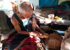 ลุงวัย74 ปีป่วยอัมพฤกษ์แกะสลักไม้ขนุน ไม้คูณ รูปต่างๆเลี้ยงชีพ