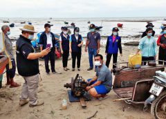 พายุฝนถล่มสัตหีบ เรือประมงจม 11 ลำ วัดบ้านเรือนประชาชนพังเสียหาย