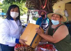 “คุณพรพิมลฯ” ว่าที่ผู้สมัคร.ส.ก.เขตทวีวัฒนา ห่วงใยความเดือดร้อนพี่น้องประชาชน นำของกินของใช้มามอบ บริโภคชุมชนวัดปรุณาวาส