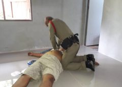 ชาวบ้านแห่ชื่นชมตำรวจสายตรวจ ต.โป่งนก และ กู้ชีพ ปภ.โป่งนก อ.เทพสถิต จ.ชัยภูมิ ช่วยปั๊มหัวใจ ชาวบ้านจากอาการความดันโลหิตสูงล้มในห้องน้ำจนชีพจรหยุดเต้น ให้คนกลับฟื้นคืนชีวิตอีกครั้ง ขณะที่เจ้าตัวเผยภูมิใจที่ได้รับใช้ประชาชน