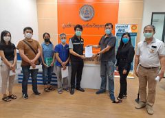 ผู้เสียหาย  ห้างฯดังยังเงียบ! ปัดรับผิด ผู้ประกอบการโชห่วย ค้าส่ง ฮือร้องศูนย์ดำรงธรรม พ่อค้า แม่ค้า โชห่วย ค้าส่ง ร้านชื่อดังทั่วอุดรฯ รวมตัวกันเดินหน้าเอาผิดห้างฯดัง ร้องเรียนศูนย์ดำรงธรรม ยอดเสียหาย 6.9 ล้านบาท รอลุ้น จนท.เรียกห้างฯดัง มาเจรจา