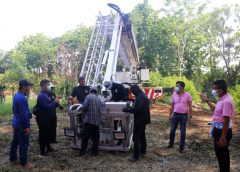 อบจ.พิษณุโลก ช่วยตัดกิ่งไม้ให้โรงเรียนบ้านบึงธรรมโรง ต.ศรีภิรมย์ อ.พรหมพิราม