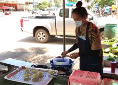 นางเอกหมอลำชื่อดังเมืองชัยภูมิ ผันตัวขายขนมฝักบัวสูตรโบราณ หลังเจอโควิด พ่นพิษงานแสดงหาย