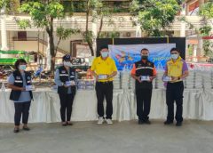 สว.ห่วงใยชาวอุตรดิตถ์ นำคณะ สว.ลงพื้นที่ฉีดพ่นยาฆ่าเชื้อโควิด-19