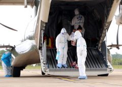 ทบ.นำเครื่องบินลำเลียง 295 ส่งผู้ป่วยโควิดถึงนครพนมอย่างปลอดภัย