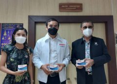 ดร.ภัทร์  เดินสาย นำผลิตภัณฑ์สมุนไพรเคอร่า (Kerra) มอบเทศบาลนครนนทบุรี เพื่อนำไปรักษาผู้ป่วยโรคติดเชื้อไวรัสโควิด-19  ศูนย์พักคอย  รพ.สนาม จ.นนทบุรี