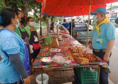 ทหารไลฟ์สดช่วยพ่อค้าแม่ค้าขายผลไม้  ไม่ถึงชั่วโมงหมดเกลี้ยง