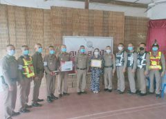  ผกก.สภ.ปัว จ.น่าน มอบใบประกาศเกียรติคุณ  ให้แก่ ผู้สนับสนุนกล้อง CCTV  พร้อมเครื่องบันทึก  ให้กับงานจราจร สถานีตำรวจภูธรปัว  จ.น่าน