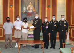 อีกหนึ่งตัวอย่างของความสำเร็จ…กองทัพบก โดยผู้บัญชาการโรงเรียนนายร้อยพระจุลจอมเกล้า ได้มอบทุนการศึกษา ให้กับนายธนากร ทองหนูนุ้ย เยาวชนคนเก่งที่สามารถสอบคักเลือกเข้าเรียนโรงเรียนเตรียมทหาร และเลือกเหล่ากองทัพบก