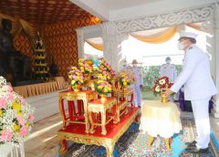 อบจ.พิษณุโลก ร่วมพิธีวางพานพุ่มถวายสักการะพระบรมรูปพระบาทสมเด็จพระพุทธยอดฟ้าจุฬาโลกมหาราช