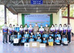 กองทัพเรือ โดยทัพเรือภาคที่ 1 เลี้ยงอาหารกลางวัน มอบอุปกรณ์การเรียน อุปกรณ์กีฬา และของขวัญวันเด็ก