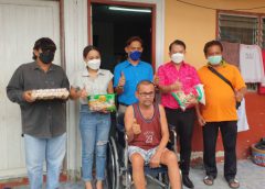 สจ.กิ๊ก และอดีตรองนายก ทต.บางเสร่ นำคณะมอบรถวีลแชร์ จาก จส.100 และธนาคารกรุงเทพให้วัด และเพื่อช่วยเหลือผู้ป่วยด้อยโอกาสได้นำไปใช้ประโยชน์