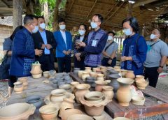 ม.ราชภัฏสวนสุนันทา เปิดตัว “ศูนย์เรียนรู้กลุ่มปั้นหม้อเขียนสี บ้านเชียง อุดรธานี” แหล่งวัฒนธรรมมรดกโลกสู่เครื่องปั้นดินเผายุคใหม่