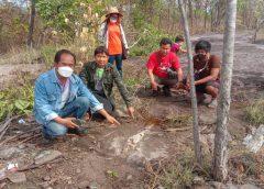 ฮือฮาชาวบ้านพบซากฟอสซิลคล้ายกระดูกไดโนเสาร์ดึกดำบรรพ์ อายุกว่า 100 ล้านปี หลังมีมือดีแอบขุดไปทำของขลัง