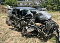 ตั้ง 5 ข้อหาหนัก เก๋งฝ่าด่านให้ของลับ จนท. ก่อนเสียหลักชนคนตาย 3 เจ็บ 1