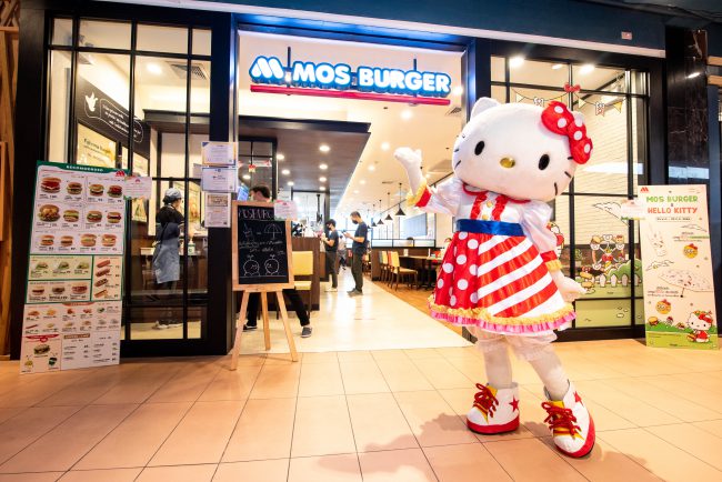 ครั้งแรก MOS Burger x Hello Kitty จับคู่จิ้นเสิร์ฟความน่ารักแบบลิมิเต็ด อิดิชัน พร้อมจัดกิจกรรม Meet & Greet กระทบไหล่น้อง Hello Kitty ที่เซ็นทรัลเวิลด์  