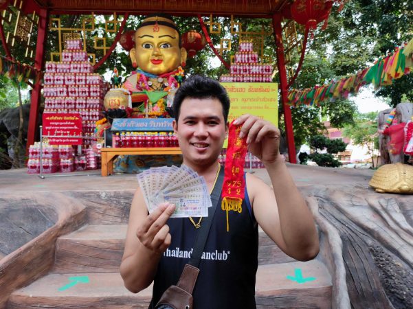 หนุ่มโคราชดวงเฮงถูกรางวัล2งวดติด รับทรัพย์เกือบล้าน