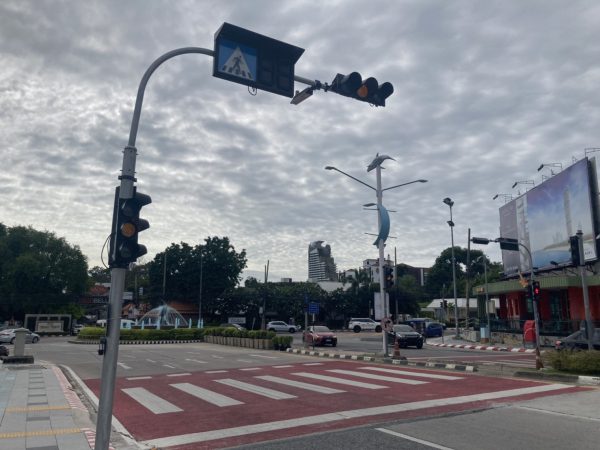 เมืองพัทยา วางระบบจุดกดจอดรถข้ามถนน ตามถนนสายหลัก สร้างมาตรฐานด้านความปลอดภัยจากอุบัติเหตุ