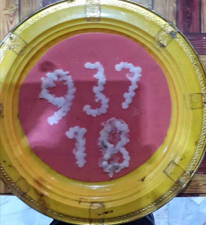 นักท่องเที่ยวแห่เข้ากราบไหว้หลวงพ่อปากแดงแน่นวัดพร้อมส่องหาเลขเด็ด