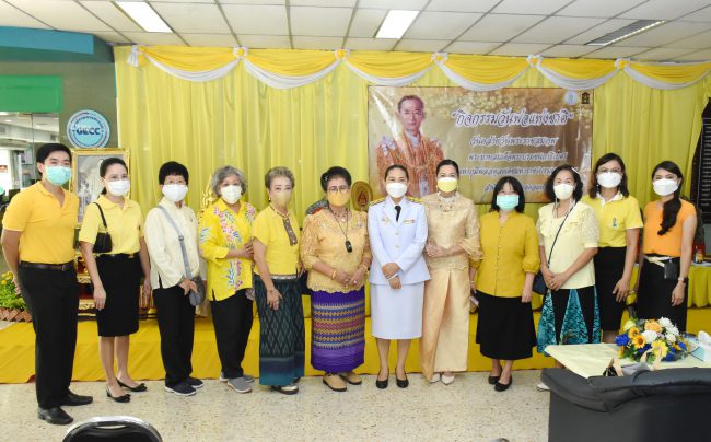 รพ.เจริญกรุงประชารักษ์ ร่วมทำบุญตักบาตรสำนักงานเขตบางคอแหลม เนื่องในกิจกรรมวันพ่อแห่งชาติ